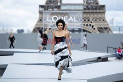 Pokaz L'Oreal na Tygodniu Mody w Paryżu