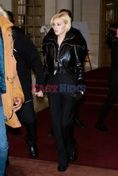 Goście na Tygodniu Mody w Paryżu - lato 2022