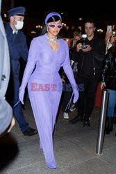 Goście na Tygodniu Mody w Paryżu - lato 2022