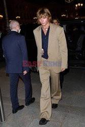 Goście na Tygodniu Mody w Paryżu - lato 2022