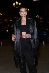 Goście na Tygodniu Mody w Paryżu - lato 2022