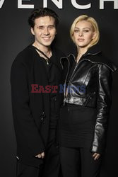 Goście na Tygodniu Mody w Paryżu - lato 2022