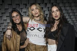 Goście na Tygodniu Mody w Paryżu - lato 2022