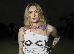 Goście na Tygodniu Mody w Paryżu - lato 2022