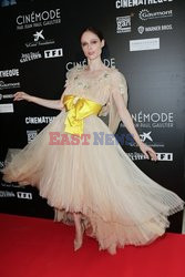 Goście na Tygodniu Mody w Paryżu - lato 2022