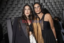 Goście na Tygodniu Mody w Paryżu - lato 2022