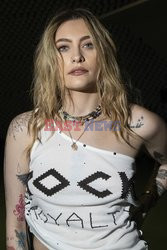 Goście na Tygodniu Mody w Paryżu - lato 2022