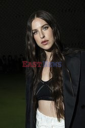 Goście na Tygodniu Mody w Paryżu - lato 2022