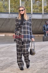 Goście na Tygodniu Mody w Paryżu - lato 2022