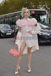 Goście na Tygodniu Mody w Paryżu - lato 2022