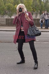 Goście na Tygodniu Mody w Paryżu - lato 2022