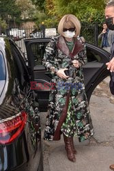 Goście na Tygodniu Mody w Paryżu - lato 2022