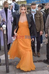 Goście na Tygodniu Mody w Paryżu - lato 2022