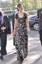 Goście na Tygodniu Mody w Paryżu - lato 2022