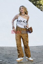 Goście na Tygodniu Mody w Paryżu - lato 2022