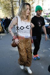 Goście na Tygodniu Mody w Paryżu - lato 2022