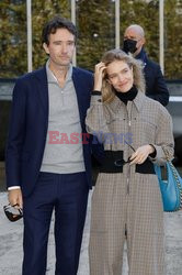 Goście na Tygodniu Mody w Paryżu - lato 2022