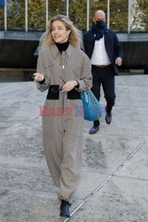 Goście na Tygodniu Mody w Paryżu - lato 2022