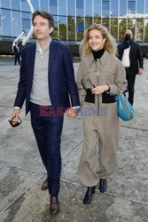 Goście na Tygodniu Mody w Paryżu - lato 2022