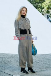 Goście na Tygodniu Mody w Paryżu - lato 2022