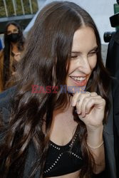 Goście na Tygodniu Mody w Paryżu - lato 2022