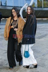 Goście na Tygodniu Mody w Paryżu - lato 2022