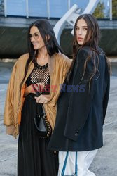 Goście na Tygodniu Mody w Paryżu - lato 2022