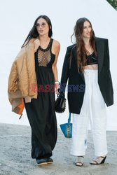 Goście na Tygodniu Mody w Paryżu - lato 2022