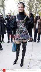 Goście na Tygodniu Mody w Paryżu - lato 2022