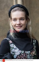 Goście na Tygodniu Mody w Paryżu - lato 2022