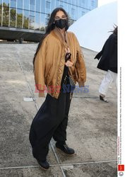 Goście na Tygodniu Mody w Paryżu - lato 2022