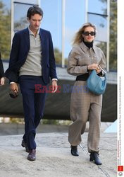 Goście na Tygodniu Mody w Paryżu - lato 2022