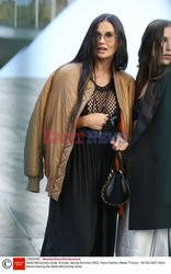 Goście na Tygodniu Mody w Paryżu - lato 2022