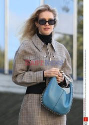 Goście na Tygodniu Mody w Paryżu - lato 2022