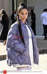 Goście na Tygodniu Mody w Paryżu - lato 2022