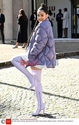 Goście na Tygodniu Mody w Paryżu - lato 2022