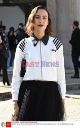 Goście na Tygodniu Mody w Paryżu - lato 2022