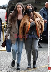 Goście na Tygodniu Mody w Paryżu - lato 2022