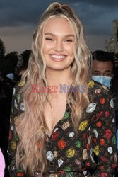 Goście na Tygodniu Mody w Paryżu - lato 2022