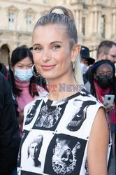 Goście na Tygodniu Mody w Paryżu - lato 2022