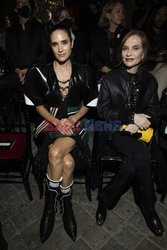 Goście na Tygodniu Mody w Paryżu - lato 2022