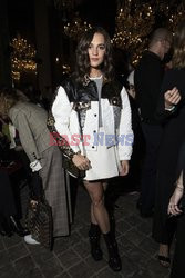 Goście na Tygodniu Mody w Paryżu - lato 2022