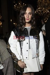 Goście na Tygodniu Mody w Paryżu - lato 2022