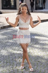 Goście na Tygodniu Mody w Paryżu - lato 2022