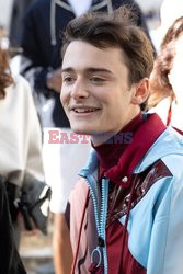 Goście na Tygodniu Mody w Paryżu - lato 2022