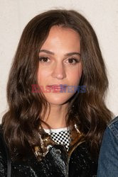 Goście na Tygodniu Mody w Paryżu - lato 2022