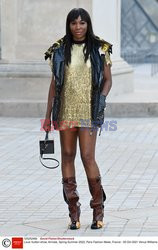 Goście na Tygodniu Mody w Paryżu - lato 2022