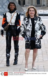 Goście na Tygodniu Mody w Paryżu - lato 2022