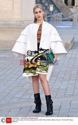 Goście na Tygodniu Mody w Paryżu - lato 2022