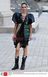 Goście na Tygodniu Mody w Paryżu - lato 2022